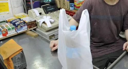 Analiza Ayuntamiento de Puebla prohibir el uso de bolsas de plástico en comercios