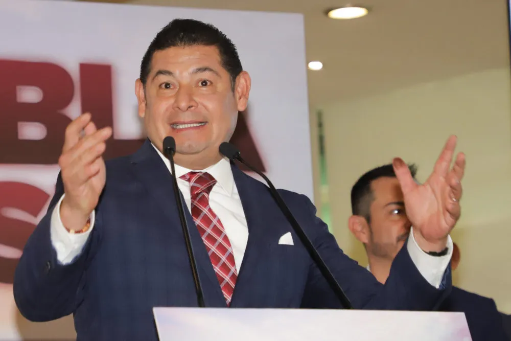 Armenta lima asperezas con Eduardo Rivera tras ganar la gubernatura de Puebla