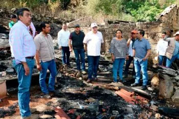 Controlado en un 80%, el incendio forestal en Zacatlán; hay varias casas dañadas