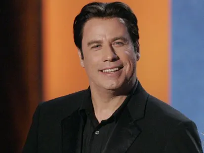Acusan a Travolta por acoso