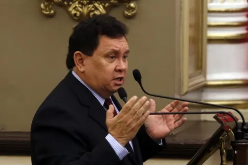 Congreso recibe advertencia de destitución de Alonso Granados por misógino