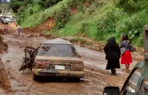 Recorre gobierno áreas afectadas en Huauchinango y Tlaola