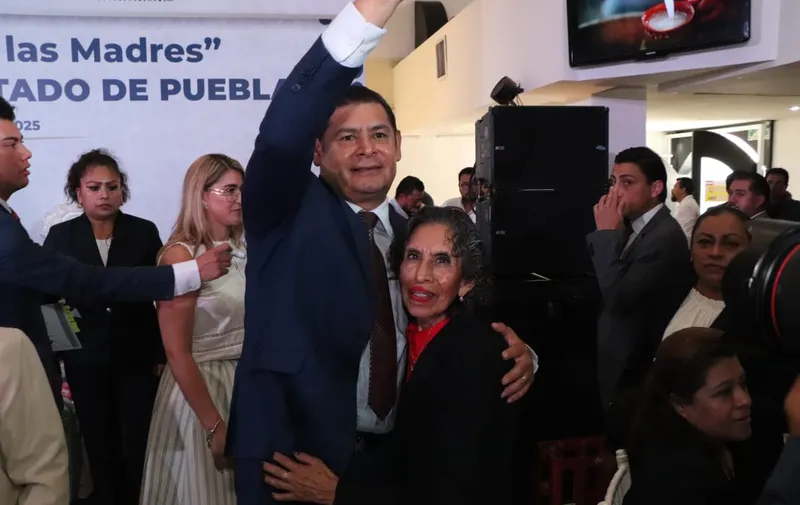 Reconocen el gobernador Alejandro Armenta y la fiscal Idamis Pastor, labor de madres trabajadoras de la FGE