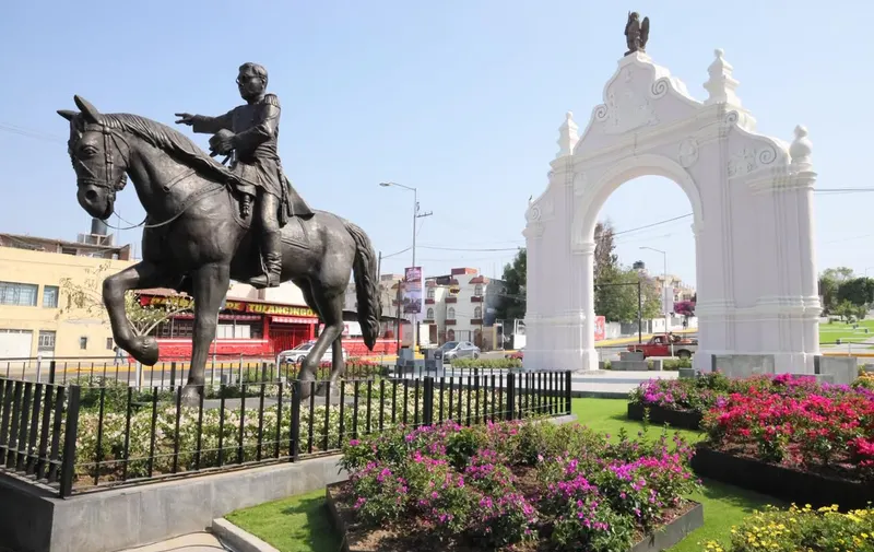  Inauguran rehabilitación del Arco de Loreto y escultura de Ignacio Zaragoza en Puebla