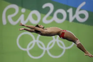 Pasan a las semifinales los clavadistas mexicanos