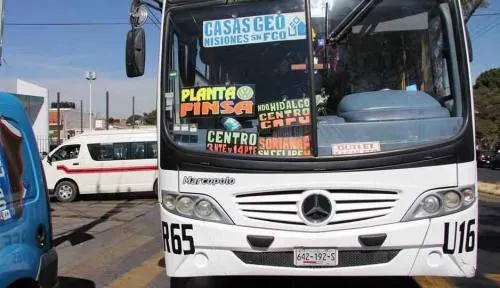 Dos unidades de la Rutas 65 chocan en el parque Finsa
