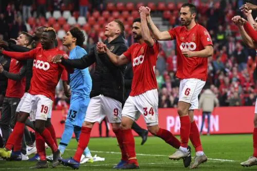 Ochoa y Standard Lieja se llevan primera victoria en playoffs ante Real Amberes