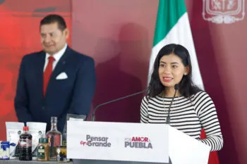 “No estaba enterada”: Gabriela Sánchez niega reparto de muñecas con el nombre “La Bonita”