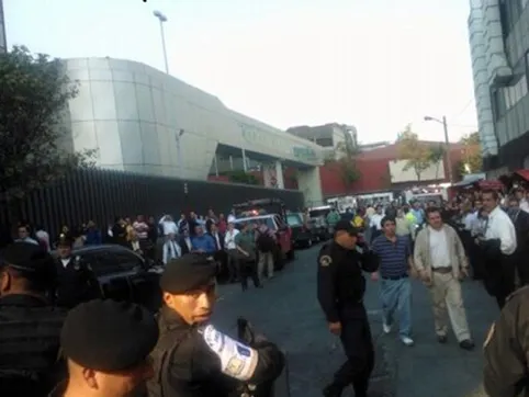 Al menos 14 muertos en Torre de Pémex tras explosión, reportan autoridades