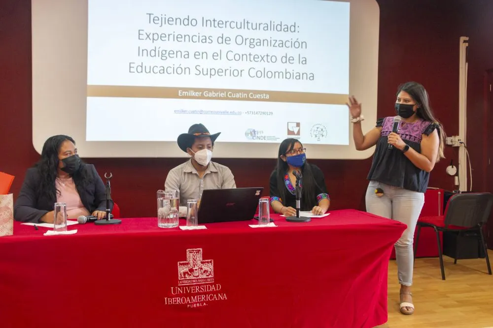 Estudiantes indígenas llevan el territorio a las aulas