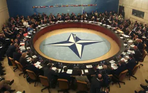 OTAN proporciona a ejércitos entrenamiento y aviones para detener al EI