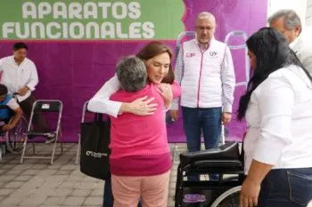 SMDIF de Puebla entrega 25 sillas de ruedas para fortalecer la inclusión de personas con discapacidad