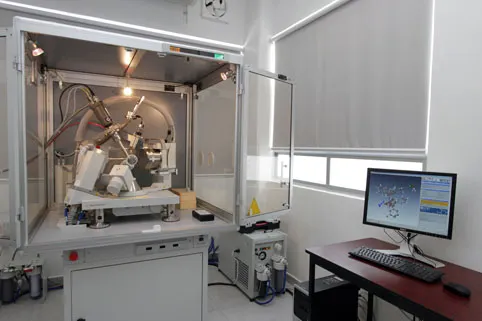 Agüera Ibáñez entrega equipos de investigación, únicos en Latinoamérica