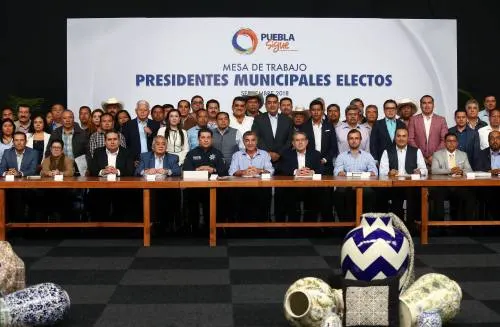 Tony Gali se reúne con ediles de la coalición por Puebla al Frente