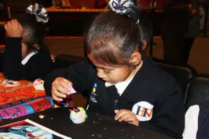 Ayuntamiento pone en marcha el taller gratuito de Calaveritas de Azúcar en el Palacio Municipal