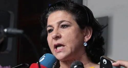 Lucha contra la pobreza debe ser a través de las leyes: Myriam Arabián