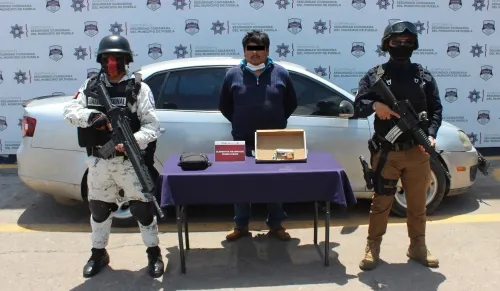 Detienen a hombre por portación ilegal de arma de fuego