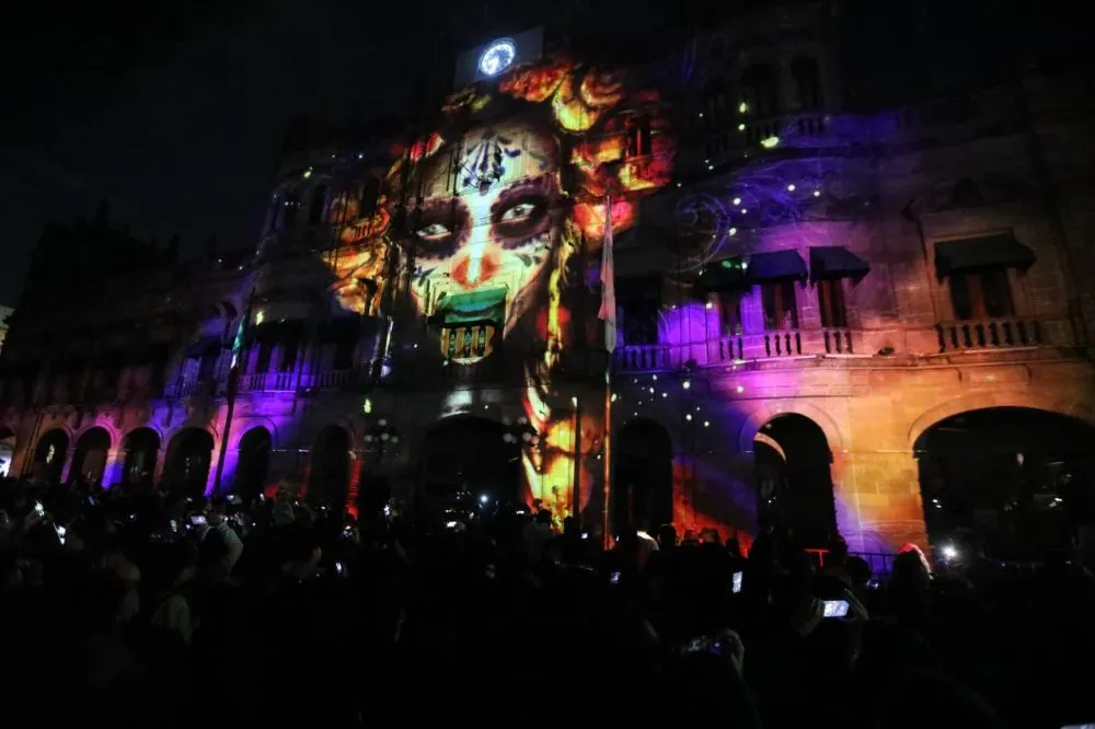 VIDEO mapping en Palacio Municipal de Puebla por temporada de muertos