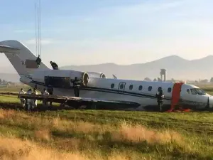 Avión se despista en Aeropuerto Internacional de Toluca