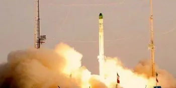 Irán lanza con éxito cohete para poner satélites en órbita