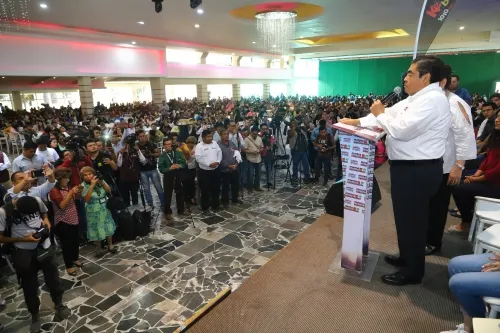 Respeto a la autonomía y apoyo al programa de ampliación, ofrece Barbosa a alumnos BUAP