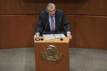 López Hernández se reúne con senadores de Juntos Haremos Historia para discutir los cambios al ‘plan B’