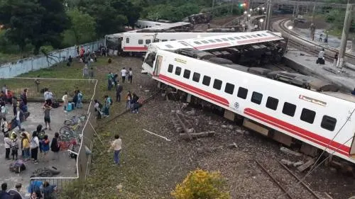 Accidente de tren en Taiwán deja 22 muertos y 171 heridos