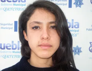 Policía Municipal asegura a una mujer por presunto robo a comercio