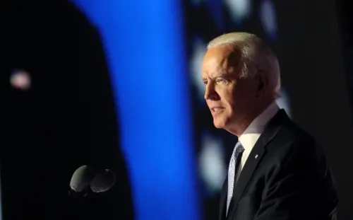 Biden dará a conocer nombres y cargos de su gabinete el martes, según Ron Klain