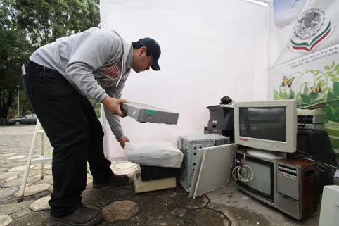 Instala UTP centro de acopio para reciclar equipo electrónico