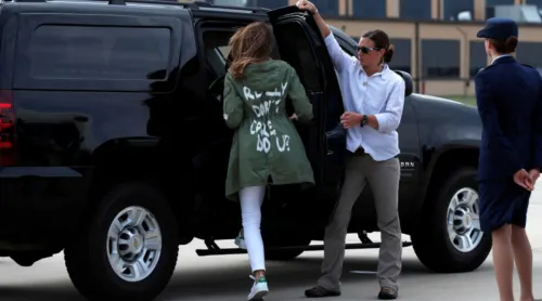 Melania revela a quién iba dirigido el mensaje en su polémica chamarra