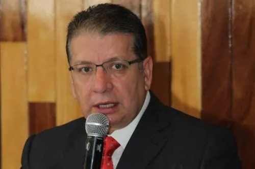 Candidatura de Doger, sin unidad, y rodeado de aspirantes débiles
