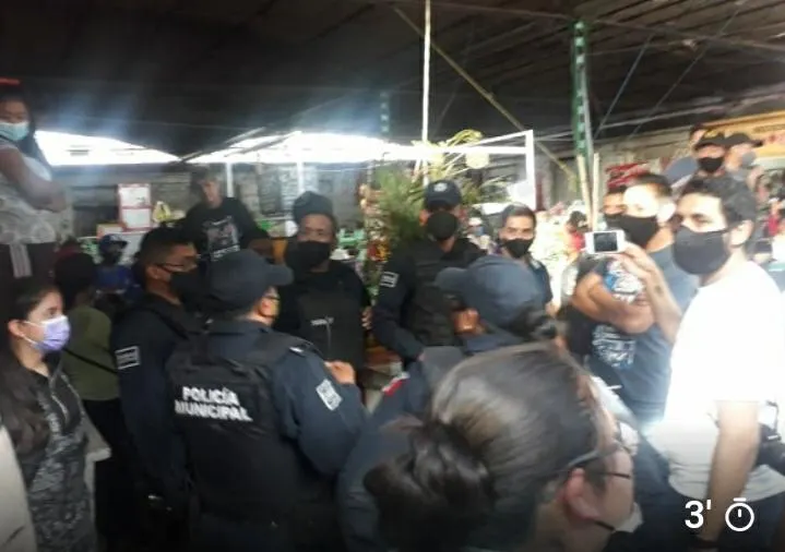 Se enfrentan comerciantes e inspectores de Atlixco
