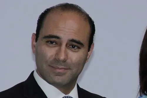Líder del Congreso local gasta en 3 días de proselitismo lo que ganan en meses obreros