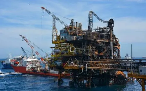 Producción y exportación de Pemex a la baja en niveles históricos