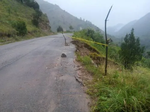 Deslaves y bloqueos en carreteras, primeros daños por  “Katia” en 13 municipios