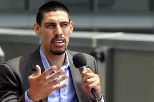 Ayuntamiento reconocerá trayectoria de Gustavo Ayón