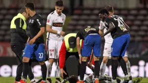 ¿Por qué mueren los futbolistas en la cancha?