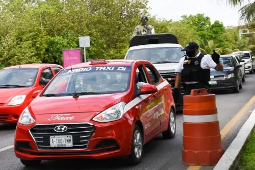 Investigan a policía señalado de sobornar a turistas en Cancún
