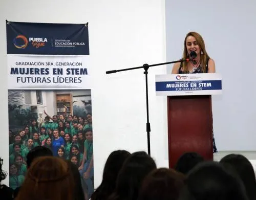Se gradúa la tercera generación de “Mujeres en STEM, Futuras Líderes”