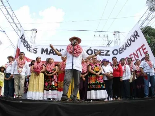 Promete AMLO reconstruir Oaxaca tras el sismo del 19-S