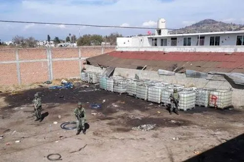 Sedena y Gobierno del Estado desmantelan bodega de huachicol y encuentran tres cuerpos envueltos