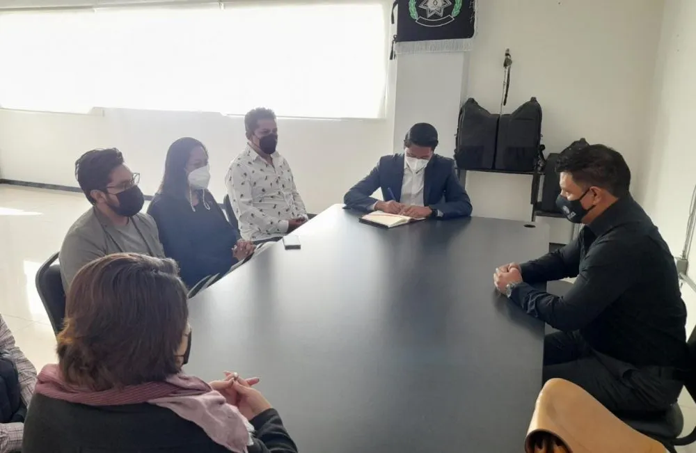 Ariadna Ayala atiende personalmente la reunión de transición de seguridad pública