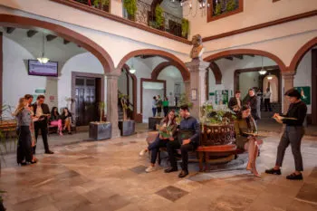 La Escuela Libre de Derecho de Puebla celebra el Día del Abogado con más de 2 mil egresados
