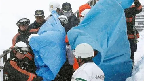 Ocho adolescentes muertos por una avalancha de nieve en Japón