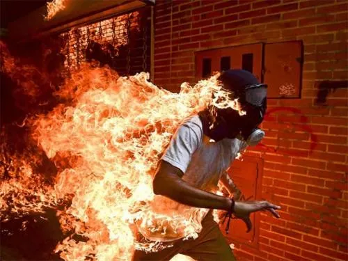 Ronaldo Schemidt gana premio World Press Photo a foto del año