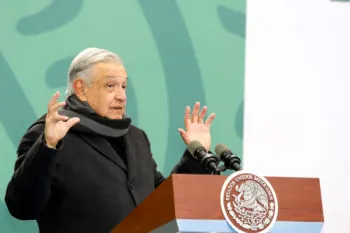 Como “vergonzosa” califica AMLO la filtración de teléfono de su hijo