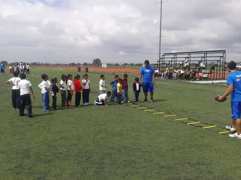 Comparten Borregos Salvajes pasión por el futbol americano