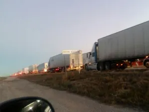Reportan manifestantes en al menos 6 carreteras del país