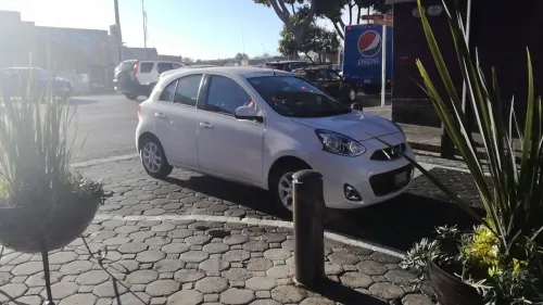 Colocan bolardos en lugar de las macetas en 2 Oriente y bulevar 5 de Mayo